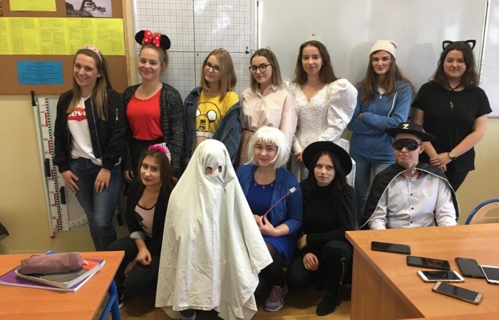 47689456_568387190250829_5844942141821812736_n