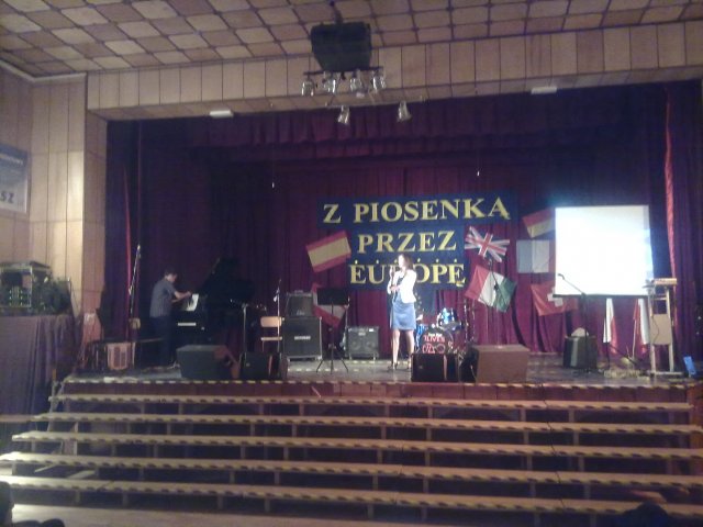 Z piosenką przez Europę 2012